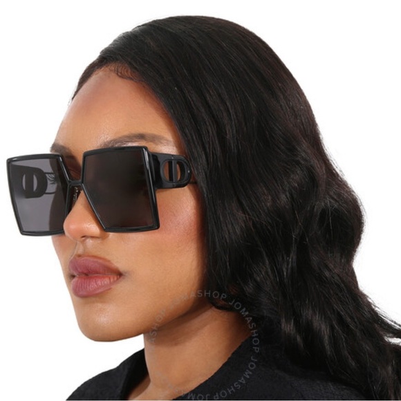 unisex, 30Montaigne SU Sunglasses Elegant Black Sunglasses. With black logo new